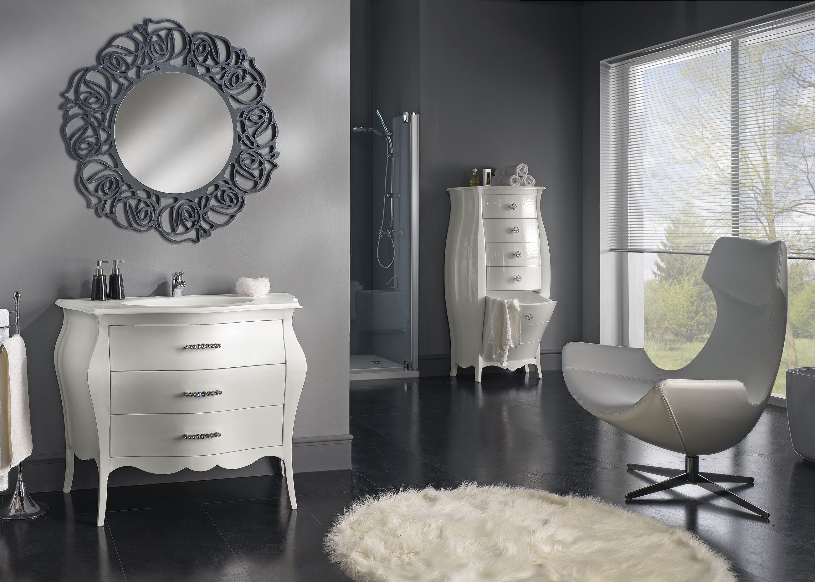bagno e cassettiera porta biancheria classica