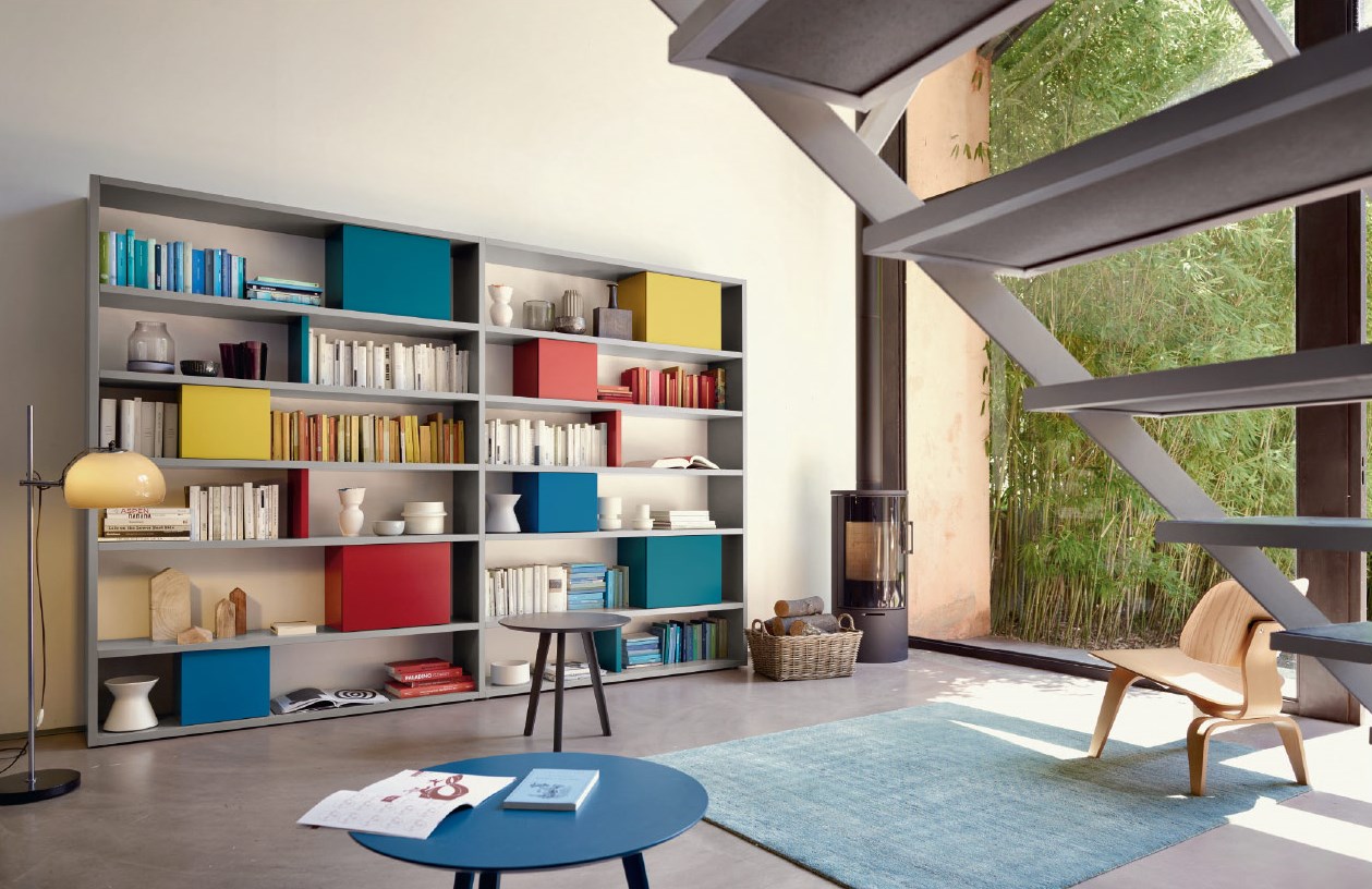 Libreria Sangiacomo colorata