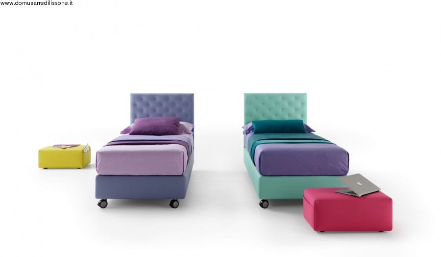 letto singolo imbottito rosso e verde