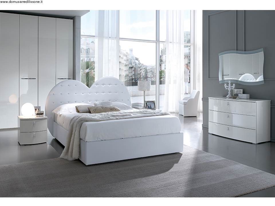 letto a forma di Cuore con Swarovski