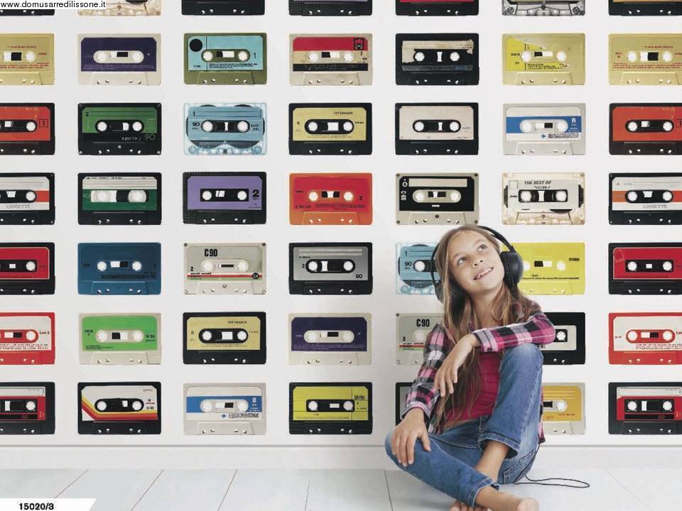 tappezzeria bianca con cassette della musica