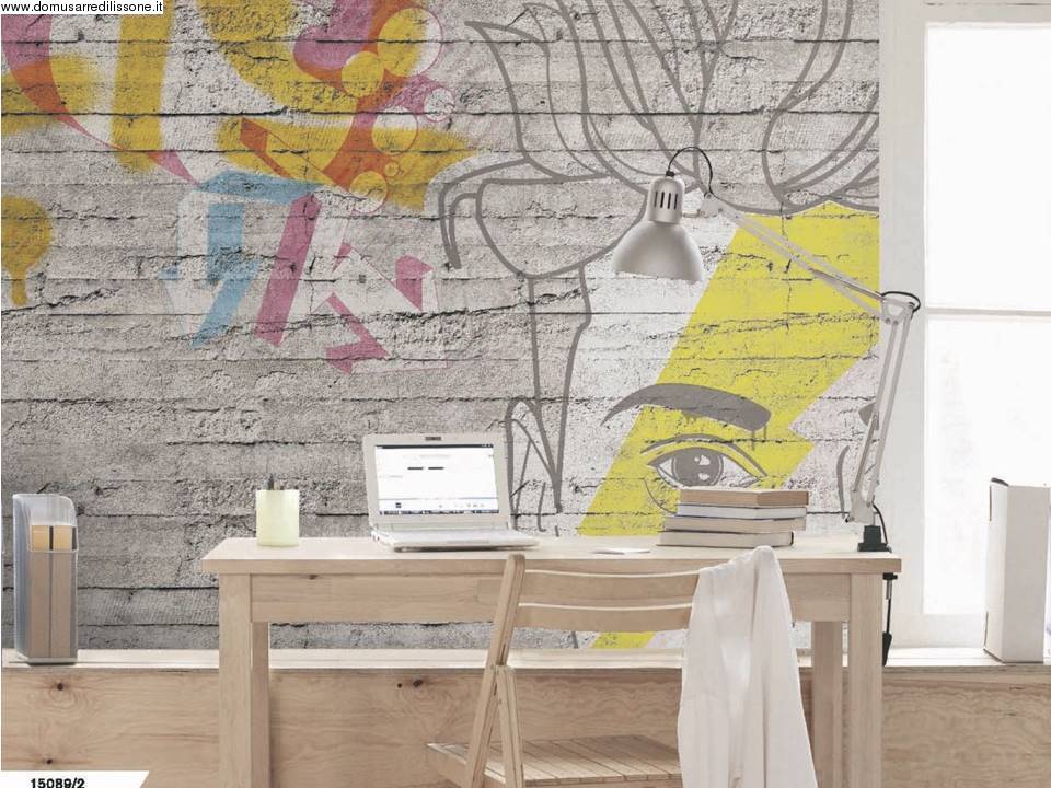 tappezzeria con graffiti sul muro